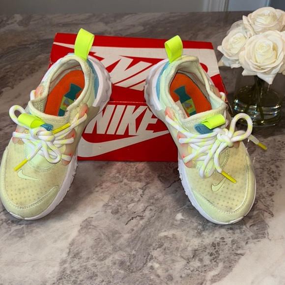 Nike Yellow and Blue React Sneakers Dynamic Design - Picture 10 of 11